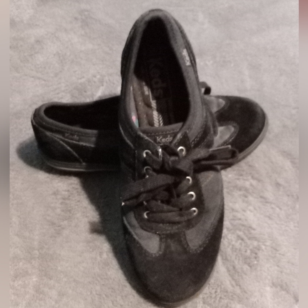 KEDS VELVET ACCENTS SIZE 5